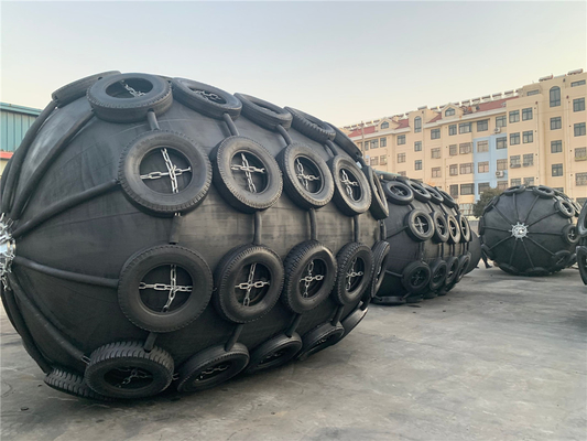 Schwarze Pneumatische Marine-Fendern 3,3 x 6,5 m für eine langlebige Leistung
