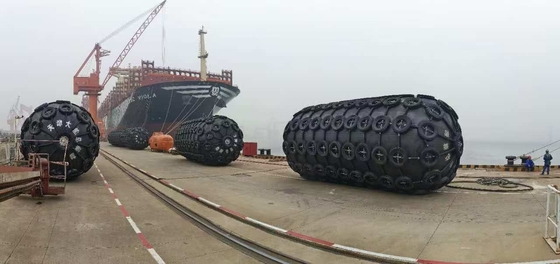 Schwarzes Yokohama Marine Fender Dauerkautschuk zum Schutz von Wasserfahrzeugen