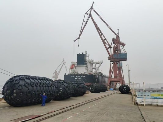 Schwarzes Yokohama Marine Fender Dauerkautschuk zum Schutz von Wasserfahrzeugen