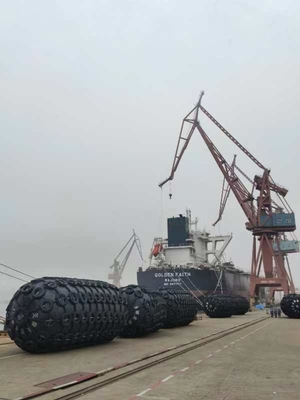 0.5-4.5m Durchmesser Yokohama Marine Fender in Schwarz für maßgeschneiderte Marine Anforderungen
