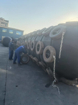 0.5-4.5m Durchmesser Yokohama Marine Fender in Schwarz für maßgeschneiderte Marine Anforderungen