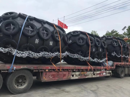 0.5-4.5m Durchmesser Yokohama Marine Fender in Schwarz für maßgeschneiderte Marine Anforderungen