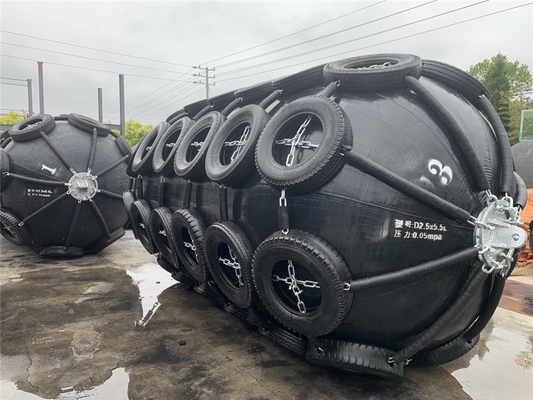 0.5-4.5m Durchmesser Yokohama Marine Fender in Schwarz für maßgeschneiderte Marine Anforderungen