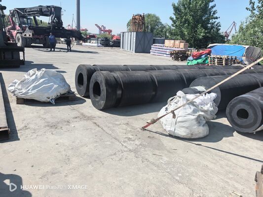 Workboat Tug Boat Fenders Built With Mould And Extrution Techniques Compliant With International Standards Ensuring And Longevity